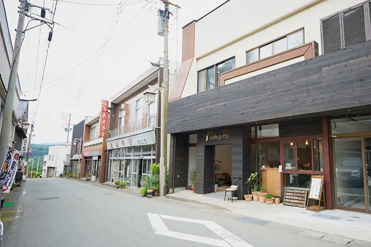 Another shot of the main street of Naruko Onsen, featuring the cafe gutto